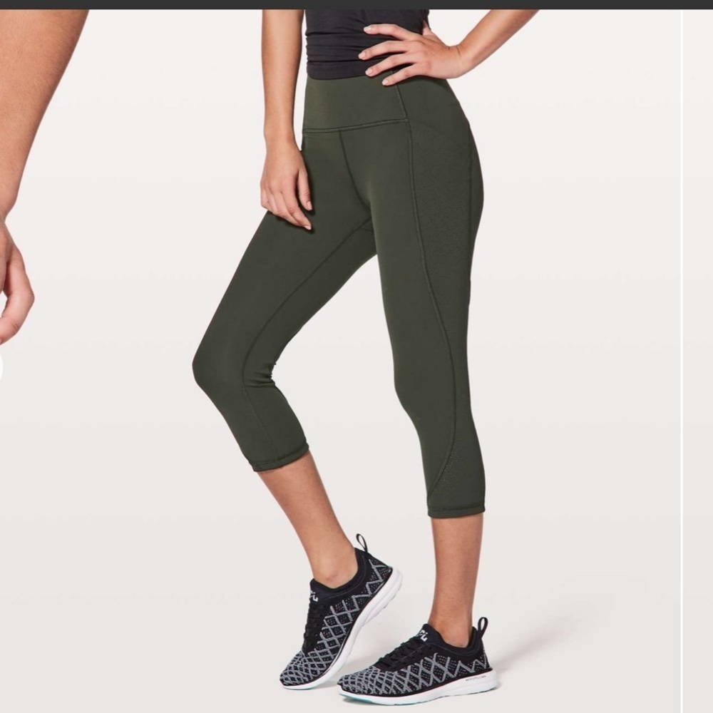 Lululemon Breezy Dot Crop *19" Evergreen size 6